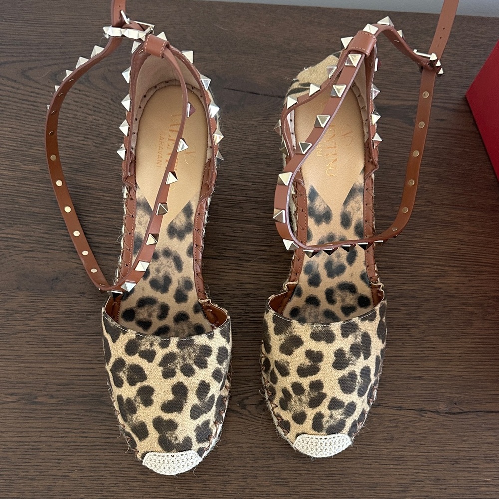 40 Valentino Leopard Print Espadrilles with Studded camel  ankle strap excellent
